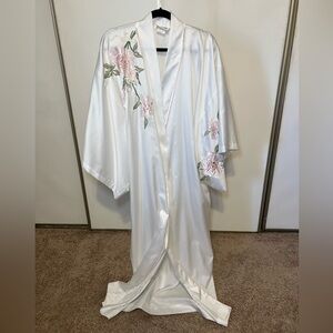Vintage Natori Floral Embroidered Kimono Robe